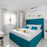 Lea 5-bedroom With Private Pool And Amazing Views Of And Sea Villa