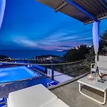 Lea 5-bedroom With Private Pool And Amazing Views Of And Sea * Makarska