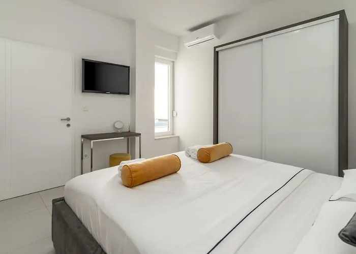 Lea 5-bedroom With Private Pool And Amazing Views Of And Sea *